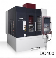 採用低重心結構，將殘留振動一直到最小，進行高速模具加工時也能實現最佳、最平滑的減速呈現