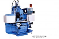 傳統銑床加上輕便的手動功能，使得原本需要技術熟練者才能完成的斜面及圓弧加工成為任何人都能完成的簡便操作